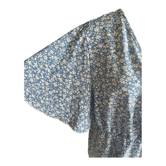 NWOT-BOUTIQUE-LIGHT BLUE FLORAL TOP-SIZE 2X - Picture 4 of 8